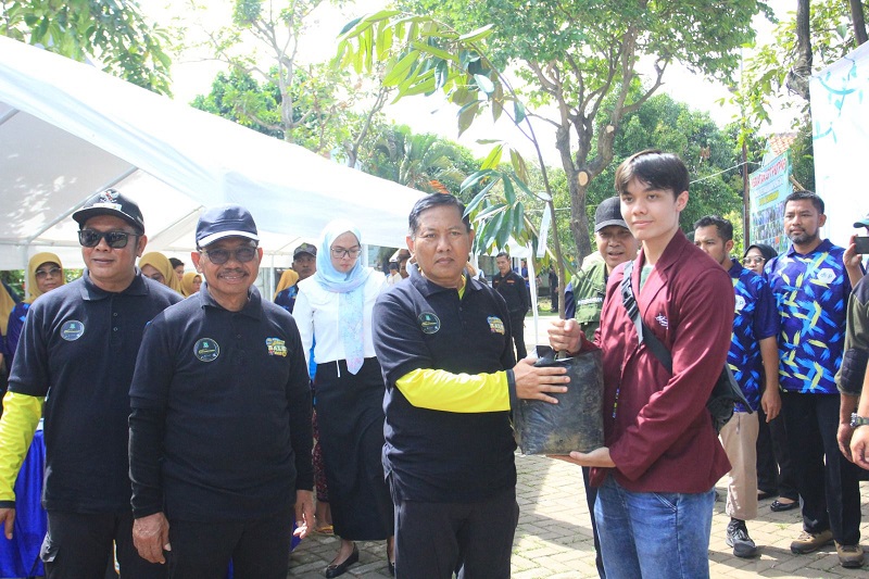 Pemkot Tangerang Tanam 402 Pohon di Buffer Zone TPA Rawa Kucing