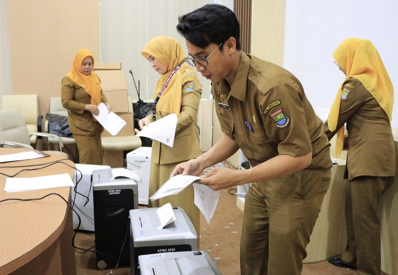 Perkuat Tata Kelola Kearsipan, BKPSDM Kabupaten Tangerang Musnahkan Ribuan Arsip Inaktif