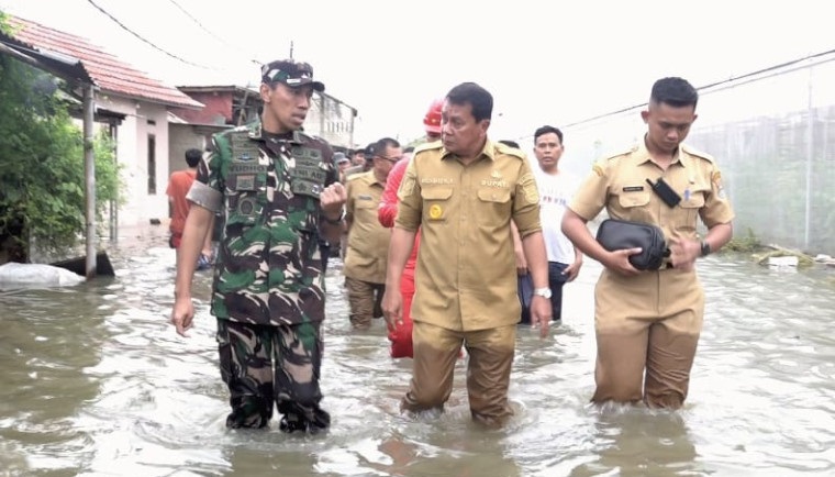 Tinjau Banjir, Bupati Tangerang Pastikan Penanganan dan Bantuan untuk Warga