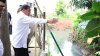 BUPATI BANJIR Bupati Tangerang Tinjau Progres Penanganan Banjir di Villa Permata Balaraja