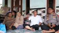 BUPATI TINJAU RUMAH ROBOH Pemkab Tangerang Pastikan Respons Cepat Pascabencana Rumah Roboh