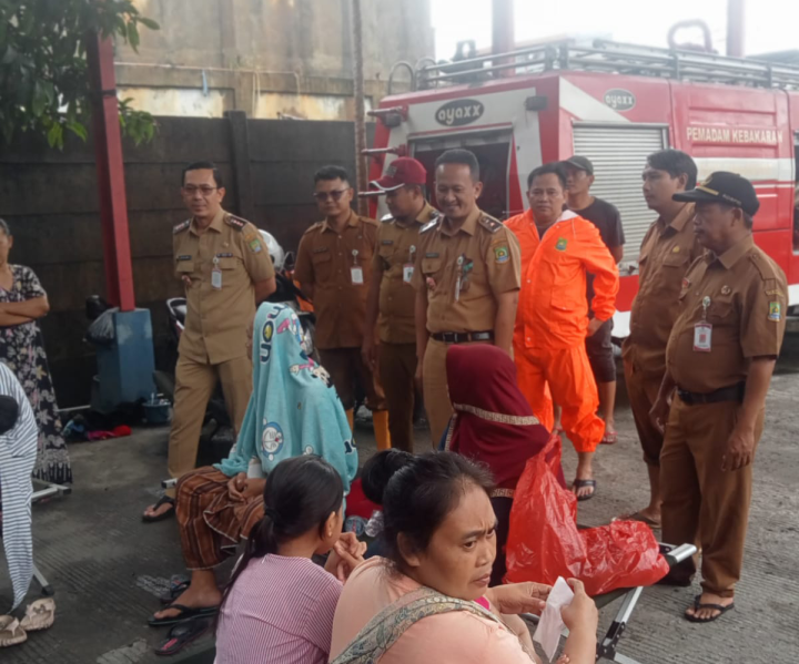 DINSOS Dinsos Kota Tangerang Salurkan Bantuan Logistik Warga Terdampak Banjir