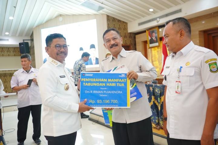 Sachrudin Lepas 100 ASN Purna Tugas, Pastikan Hak Pensiun Terpenuhi