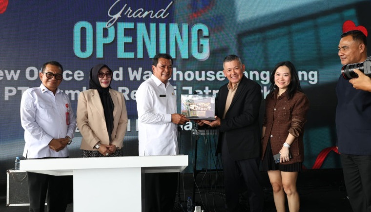 Bupati Tangerang Resmikan Kantor Usaha Alat Berat di Pasar Kemis