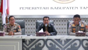 BUPATI RAPAT ANGKUTAN JALAN Pemkab Tangerang Hentikan Sementara Angkutan Tambang