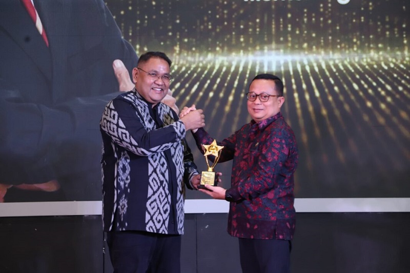 Menag Terima Golden Leader Award dari JMSI