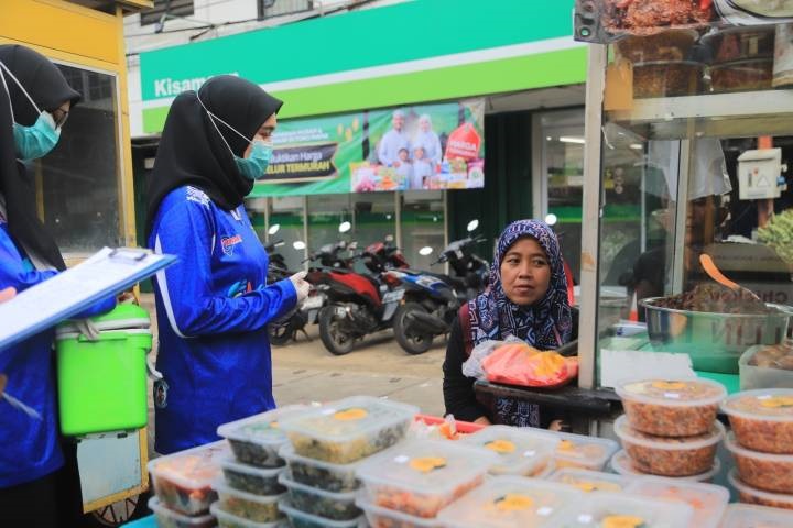 Pemkot Tangerang Uji Sampel Takjil di Pasar Lama