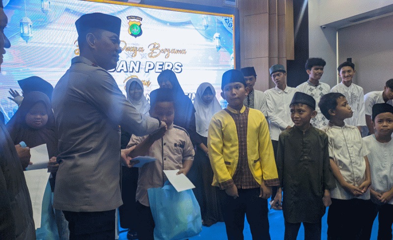 Polres Metro Tangerang Buka Puasa Bersama Wartawan dan Santuni Anak Yatim