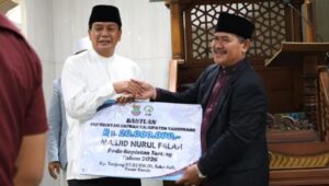 BUPATI TARLING 2 Tarawih Keliling, Bupati Tangerang Tekankan Kebersamaan