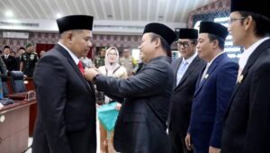 Hendra Gunawan Dilantik Jadi Anggota DPRD