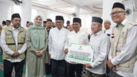 Safari Ramadan, Sachrudin Serahkan Bantuan Masjid