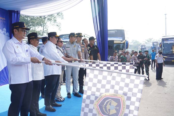 Sachrudin Lepas 1.860 Pemudik Gratis