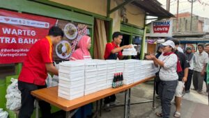 Alfamart Bagikan 60 Ribu Paket Buka Puasa