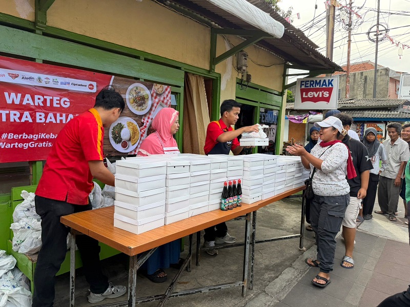 Alfamart Bagikan 60 Ribu Paket Buka Puasa