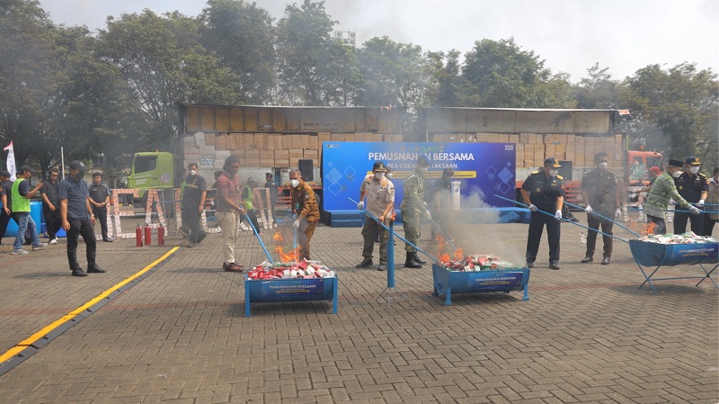 Bea Cukai Musnahkan Barang Ilegal Rp34,8 Miliar di Banten