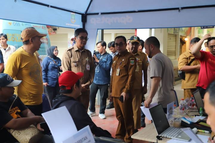 Pemkot Tangerang Pantau Harga Pangan dan Layani Pembuatan NIB di Pasar Anyar