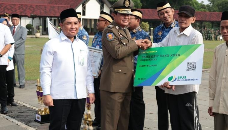 Bupati Tangerang Tegaskan Komitmen Pelayanan, Terima Rekor MURI