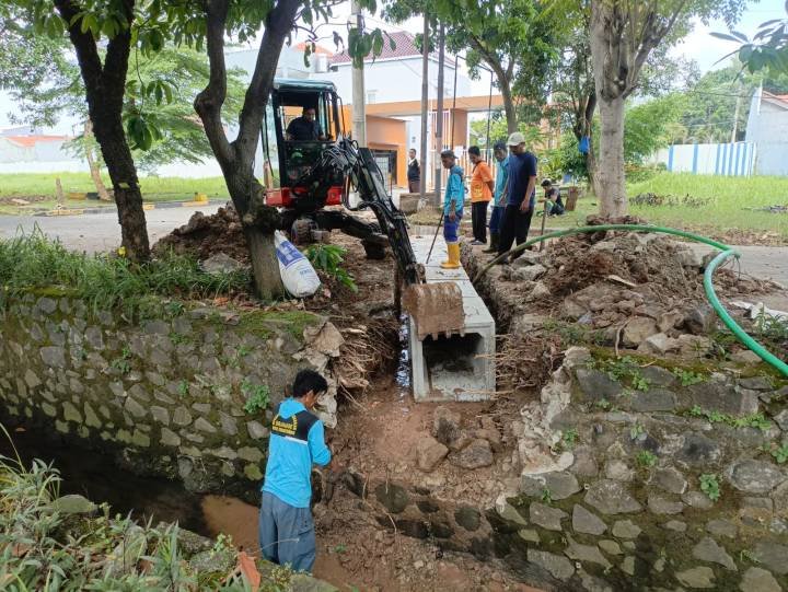 Pemkot Tangerang Bangun Drainase Silang di Grand Duta Periuk