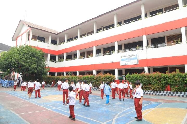 Pemkot Tangerang Terbitkan SE Gerakan Ayah Antar Anak ke Sekolah