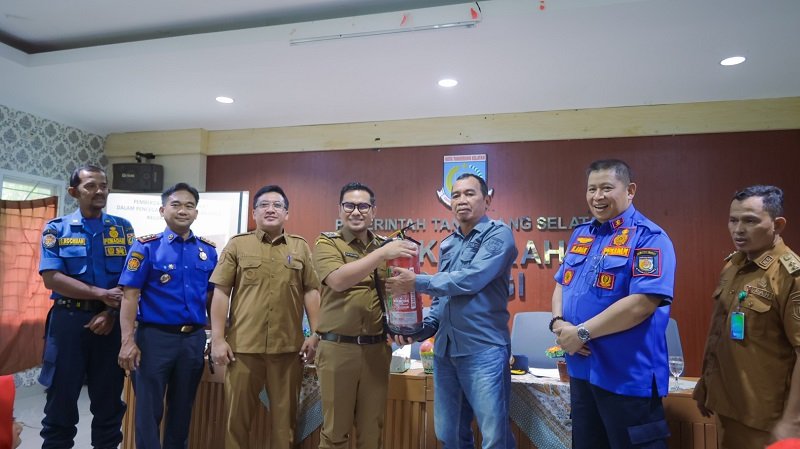 Pilar Perkuat Peran Relawan Pemadam Kebakaran dengan Bantuan Peralatan