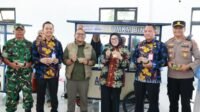 Wabup Intan Serahkan Bantuan Usaha bagi Perempuan Kepala Keluarga