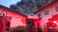 BPBD Kota Tangerang Kerahkan 14 Armada Padamkan Kebakaran di Batusari