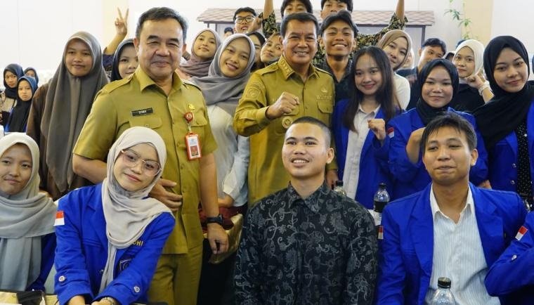 Beasiswa Tangerang Gemilang Bantu Dila dan Nesa Kuliah