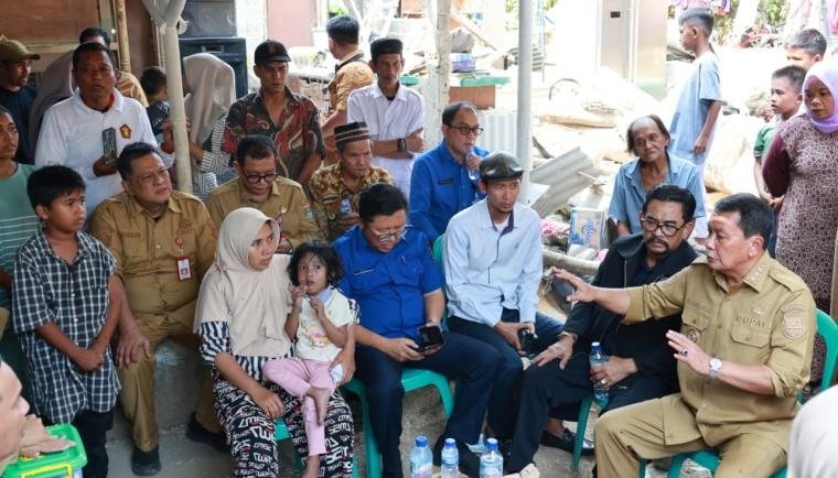Bupati Tangerang Kunjungi Keluarga Korban Pohon Tumbang