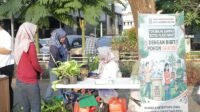TANGSEL CAR FREDAY DLH Tangsel Tukar Sampah Plastik dengan Bibit Tanaman