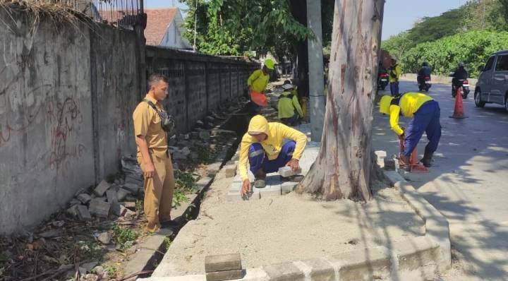 DPUPR Kota Tangerang Perbaiki Trotoar Jalan Bouraq-Lio Baru